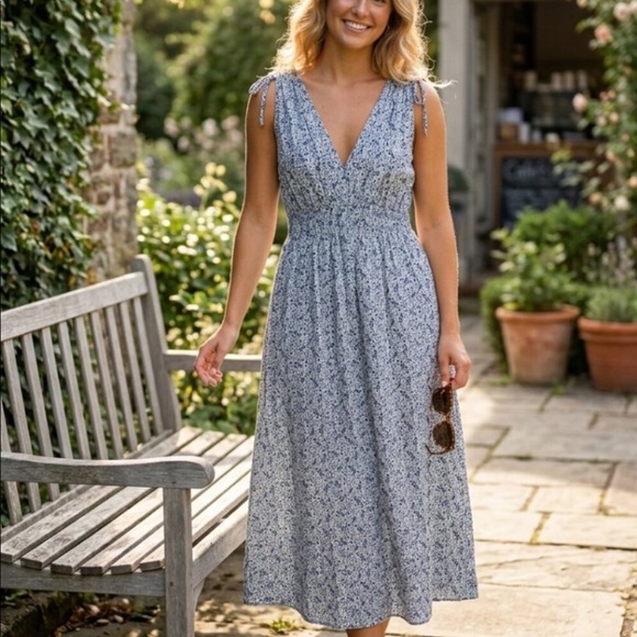 Madewell Dresses & Skirts - Madewell midi length dress with pockets